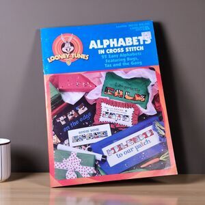 Looney Tunes Alphabets in Cross Stitch Book 3010 Bugs Tweety Warner Bros 1998